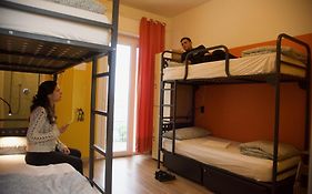 Sunflower Beach Backpacker Hostel & Bar